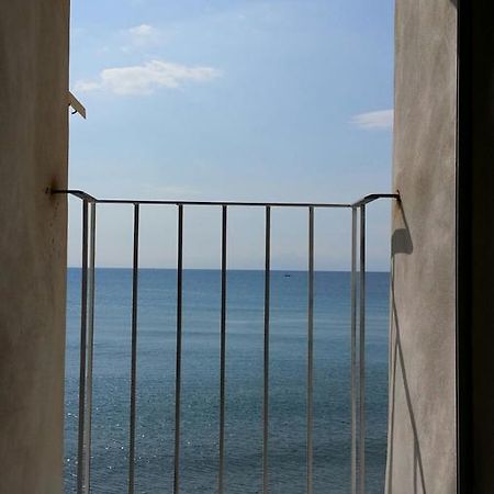 Balcone Sulla Spiaggia Cefalu Luaran gambar