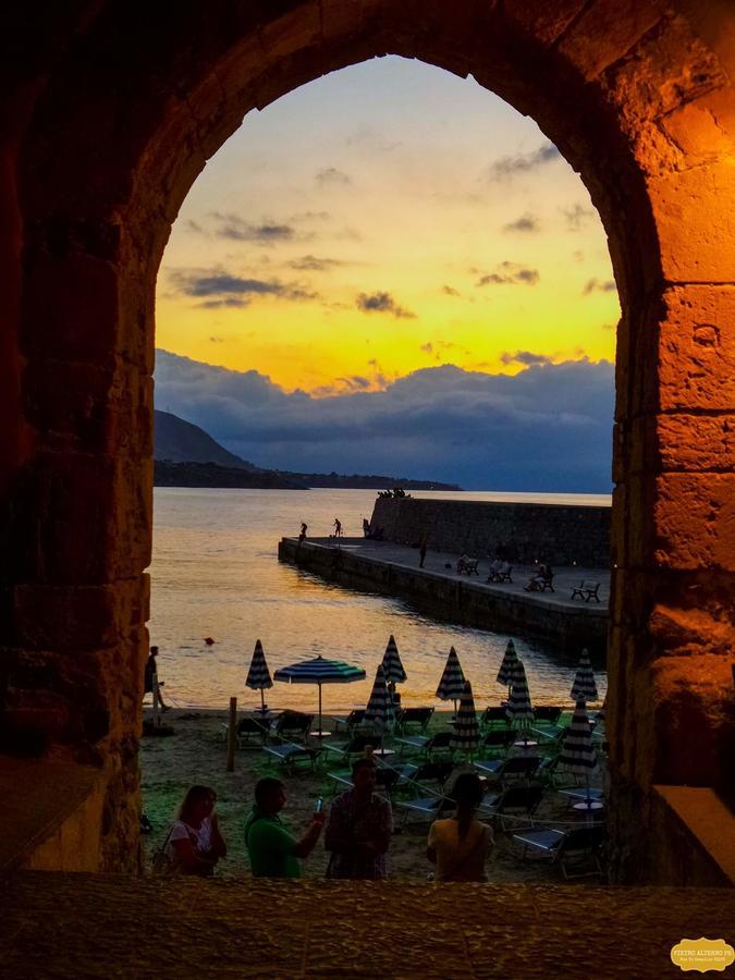 Balcone Sulla Spiaggia Cefalu Luaran gambar